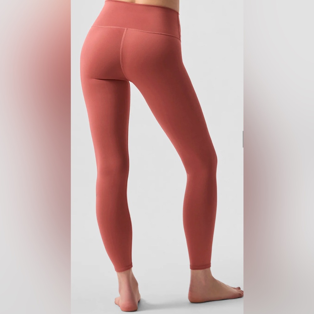Alo Yoga 7/8 High Waist Airbrush Legging. Size M, Rust Color